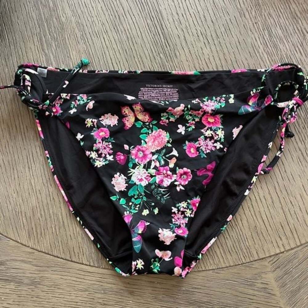 NEW Never worn loop side string bikini VS